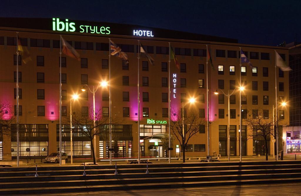 Ibis Styles Evry Courcouronnes Hotel And Events Εξωτερικό φωτογραφία