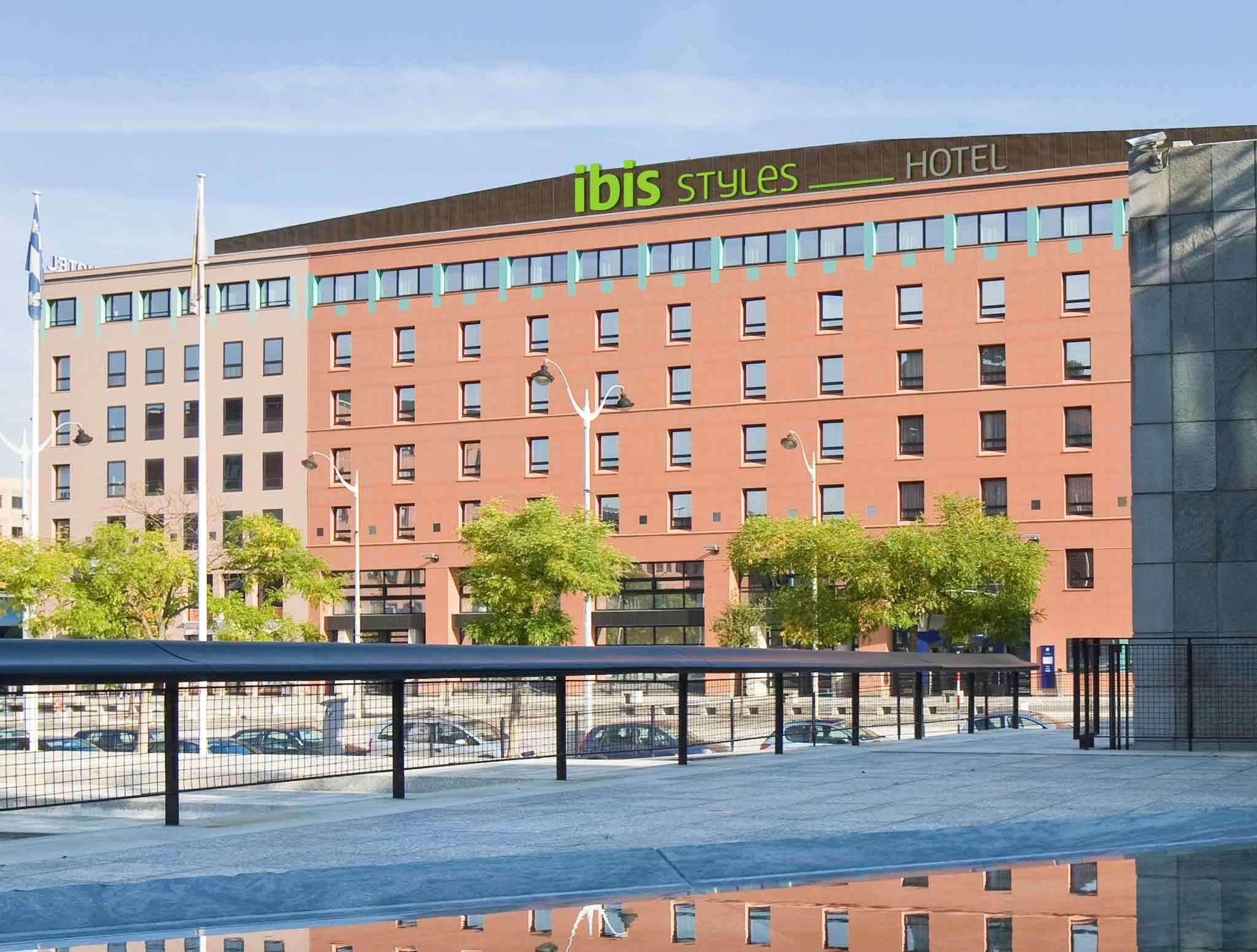 Ibis Styles Evry Courcouronnes Hotel And Events Εξωτερικό φωτογραφία