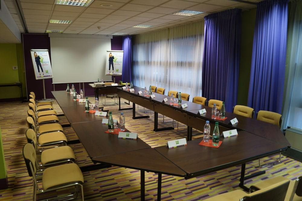 Ibis Styles Evry Courcouronnes Hotel And Events Εξωτερικό φωτογραφία